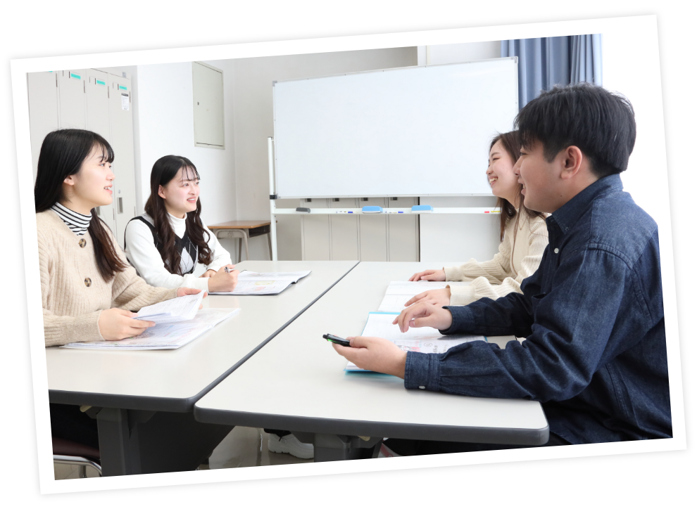 グループワークをする生徒の写真