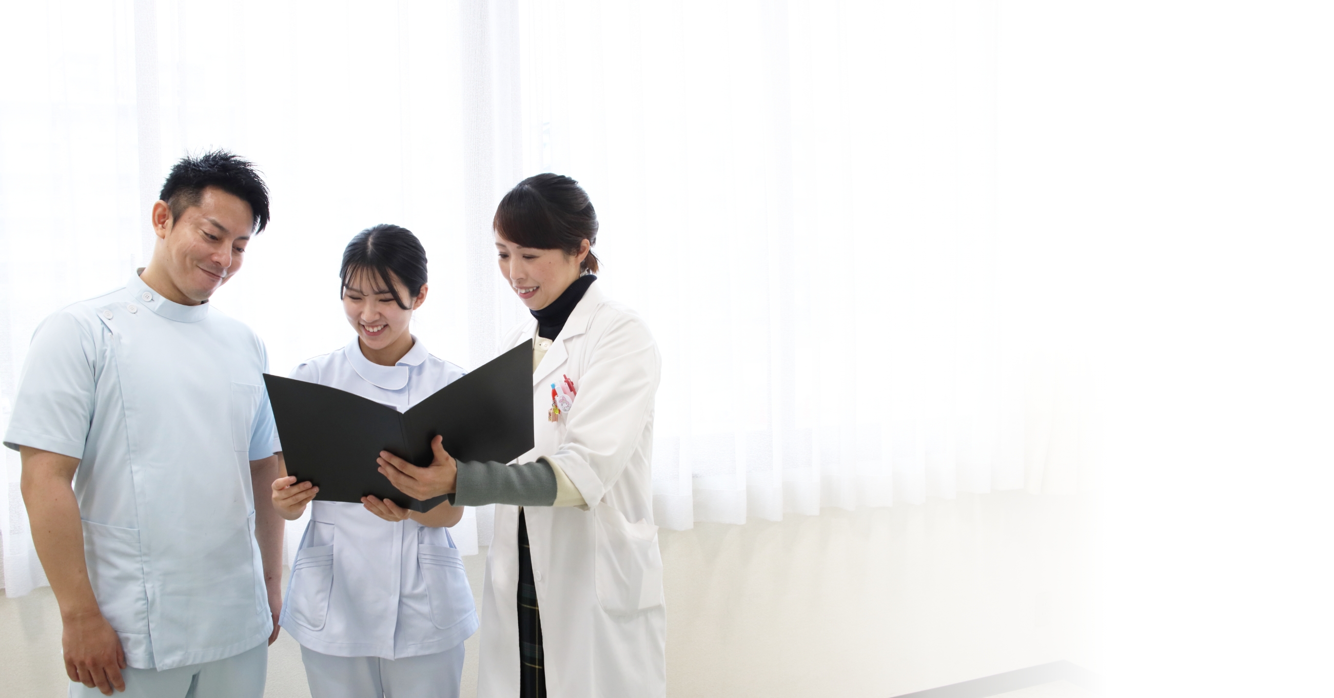 生徒が下校する写真