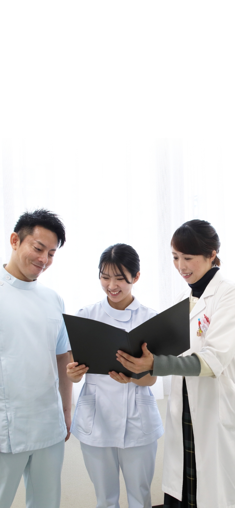 生徒が下校する写真